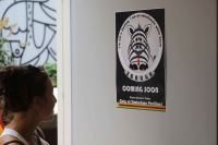 Al Padiglione dello Zimbabwe sta per arrivare il zebraburger!